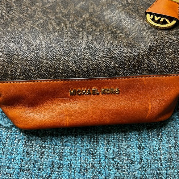 Michael Kors Bedford Monogram Messenger Crossbody Bag in Brown - Picture 3 of 12